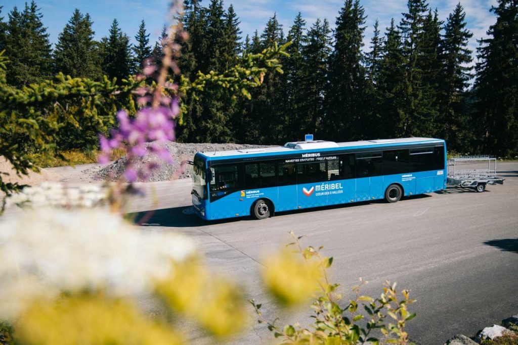 la navette de bus gratuite à Méribel 3 Vallées. Crédit photo : Clara Ferrand - blog Wildroad 