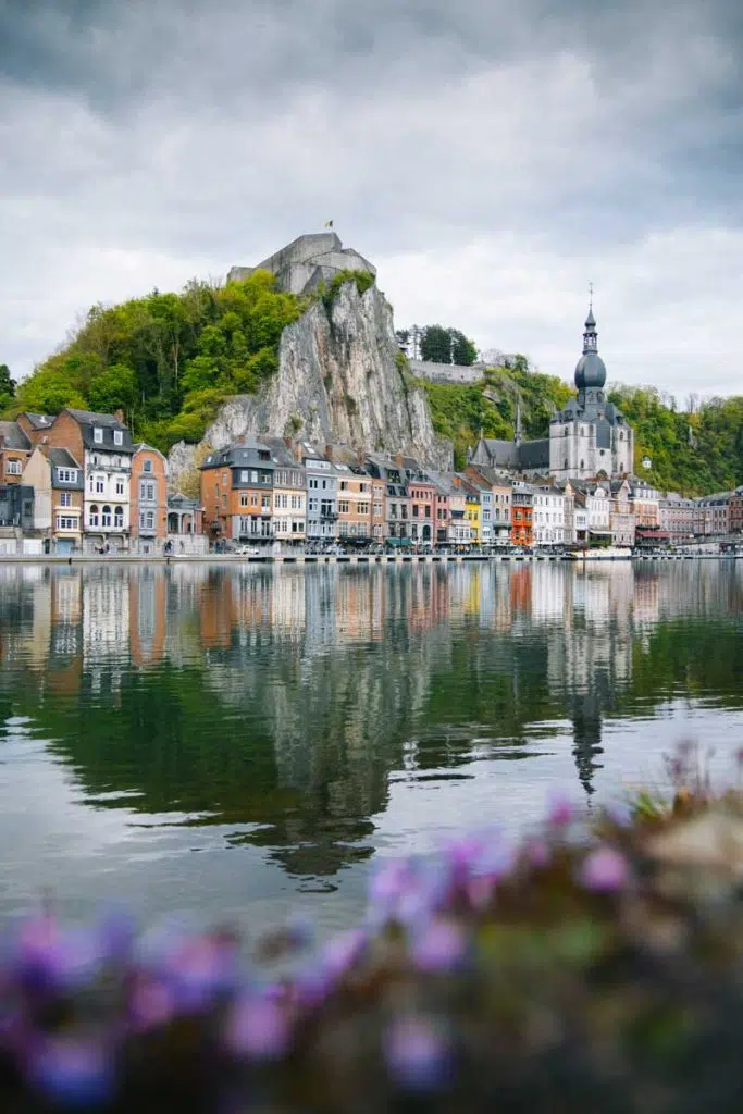 Visiter la ville de Dinant, la carte postale Wallone. crédit photo : Clara Ferrand - Wildroad