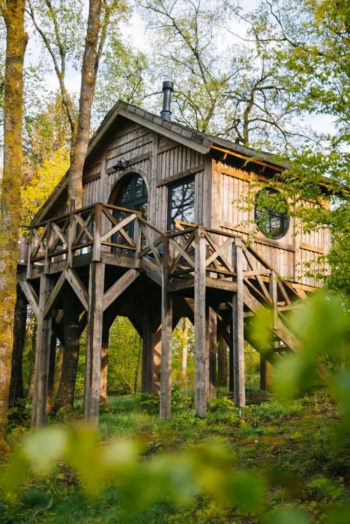 Séjour en amoureux cabane perchée en Belgique. crédit photo : Clara Ferrand - Wildroad