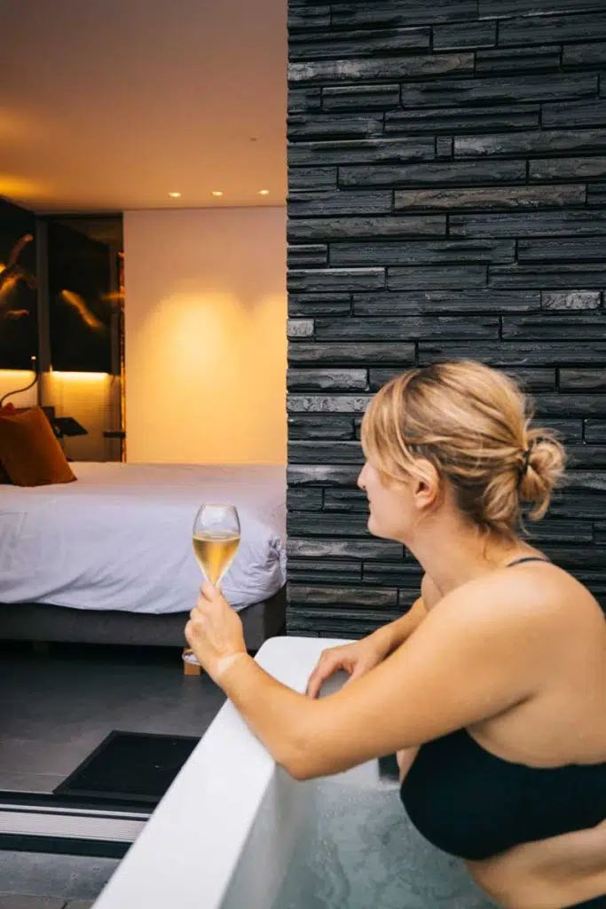 Le jacuzzi des chambres d'hôte de l'Ardenne Autrement. crédit photo : Clara Ferrand - Wildroad