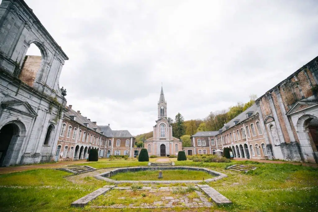 L'abbaye d'Aulne à visiter dans la province d'Hainaut. crédit photo : Clara Ferrand - blog Wildroad