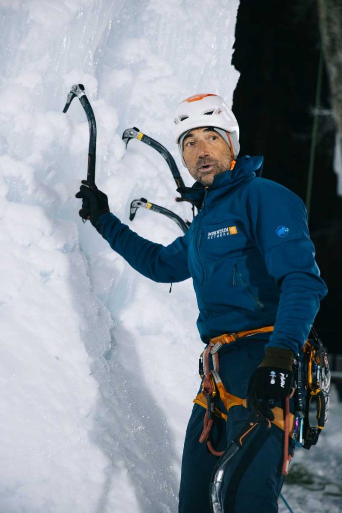 Damien, mon guide pour l'initiation à l'escalade de glace. Crédit photo : Clara Ferrand - blog Wildroad