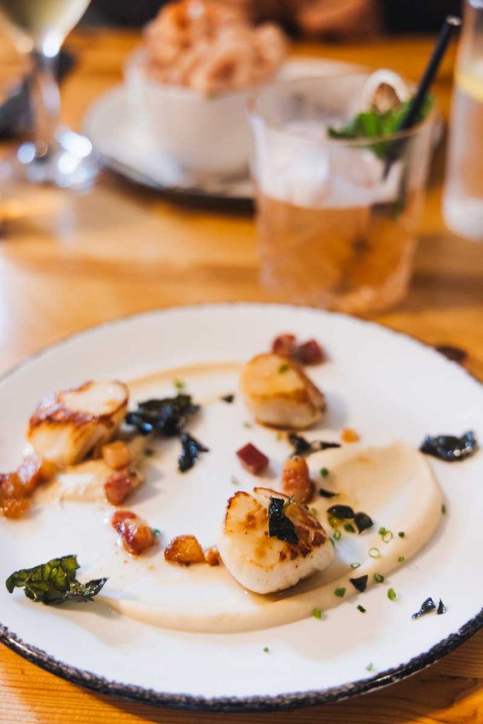déguster les Saint-jaques au mourne seafood bar de Dundrum. crédit photo : Clara Ferrand - blog Wildroad 