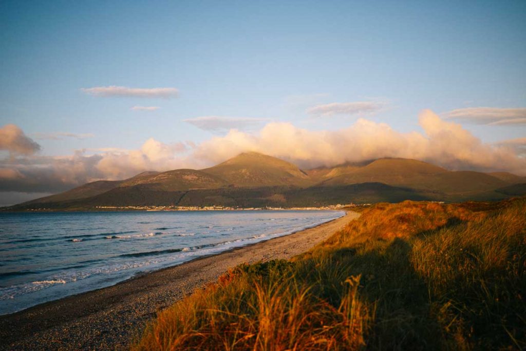 La plage de Murlough beach avec sa vue sur les Mourne Mountains. crédit photo : Clara Ferrand - blog Wildroad 