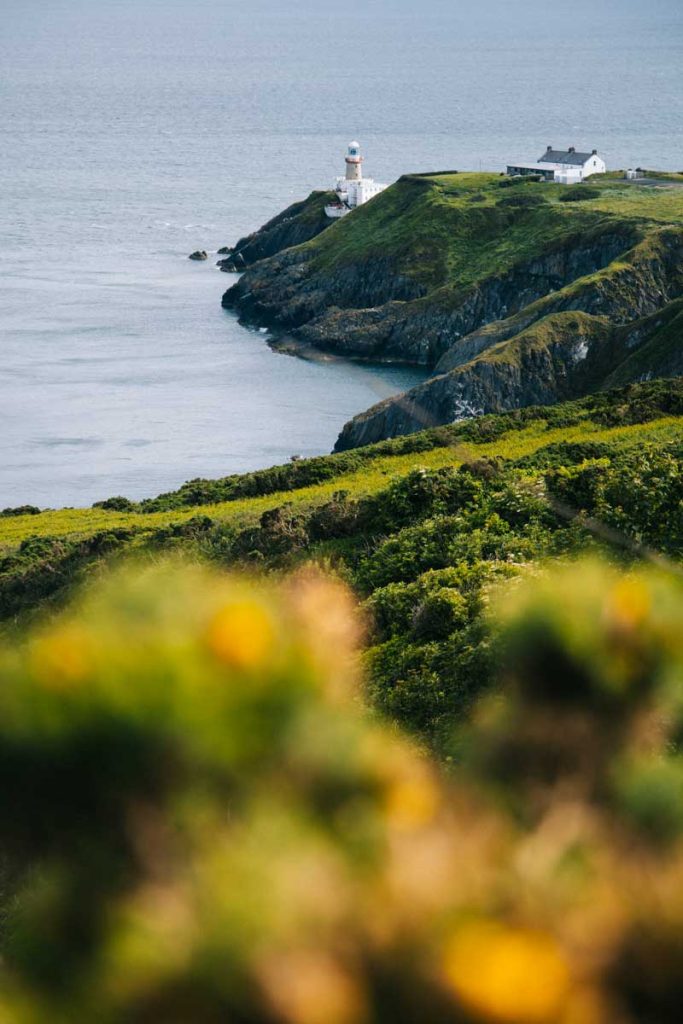 Le phare baily sur la randonnée de Howth cliff path loop. Crédit photo : Clara Ferrand - blog Wildroad
