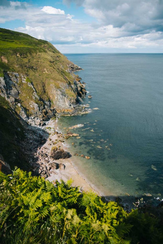Les plages sauvages de Howth en bas des falaises lors d'un randonnée à la journée. Crédit photo : Clara Ferrand - blog Wildroad