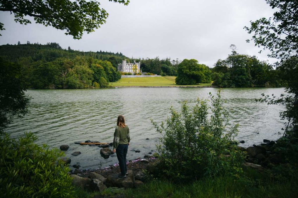 Randonnée autour du lac de Castleweelan pour voir son château. crédit photo : Clara Ferrand - blog Wildroad 
