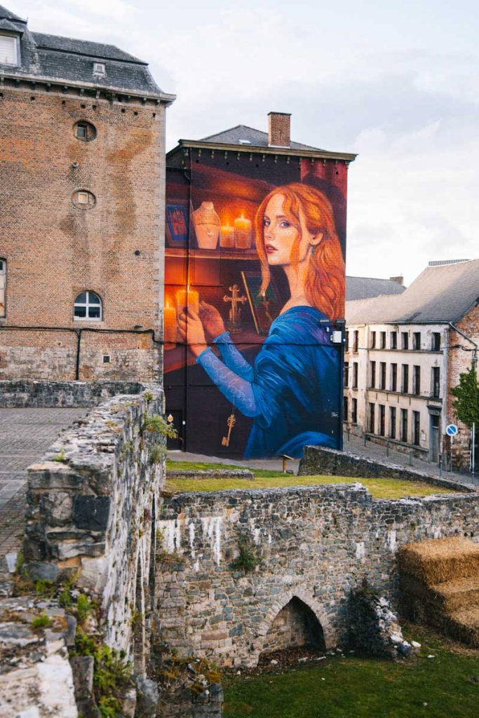Une fresque murales sur les fortifications de la ville de Binche. crédit photo : Clara FERRAND - blog Wildroad 